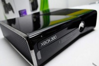 Xbox 360 Slim Arcade 4GB Preto   Console Microsoft Xbox 360 Slim Arcade Bloqueado, Wifi, Xbox LIVE, Xbox 360 Wireless Controller (black), Xbox 360 4GB memoria interna, Xbox 360 Black Wireless Controller, Xbox 360 Composite A/V cable. Garantia: 90 dias 